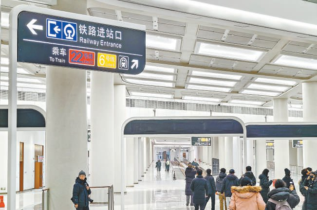 北京通州站B2层地铁连接通道。本报记者邓伟 摄