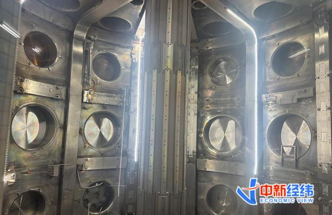 已退役的“玄龙-50”主体装置内部结构 中新经纬 摄