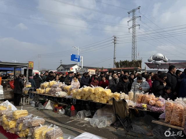 多种小吃在滁州狗市售卖。巩持平摄