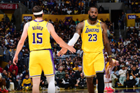 名记谈里夫斯打板传球詹姆斯没算助攻：这规则休赛期得修改一下