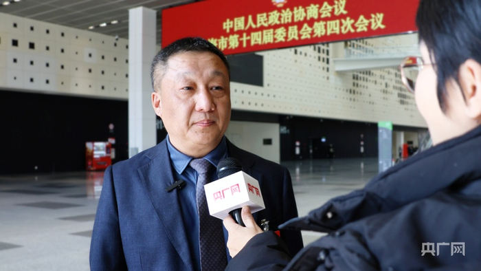 焦正在2026上海两会期间接受央广网采访（央广网记者 何智康 摄）