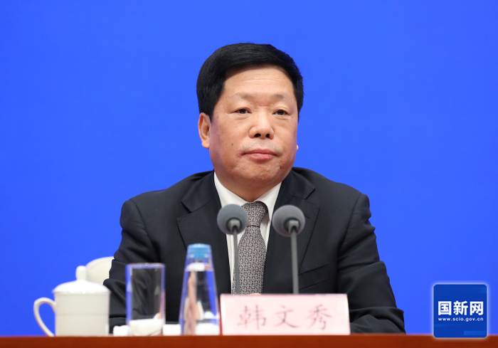 中央财经委员会办公室分管日常工作的副主任、中央农村工作领导小组办公室主任韩文秀。图片来源：国新办