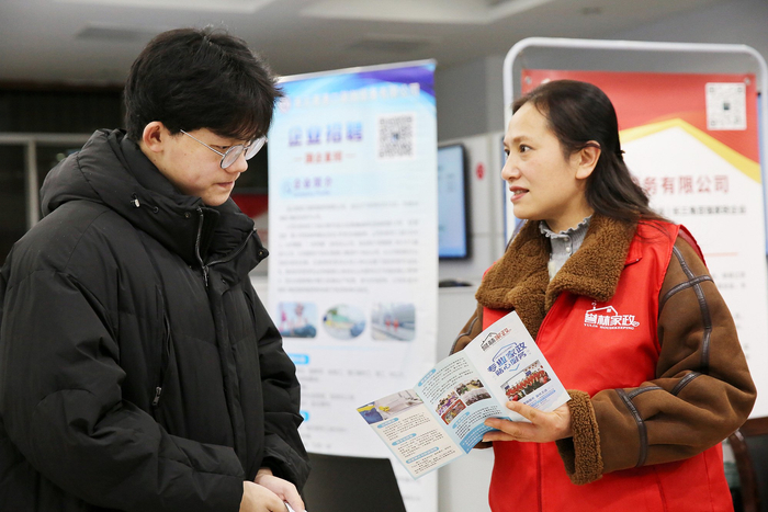 江苏连云港市连云区，&ldquo;人才夜市&rdquo;招聘会