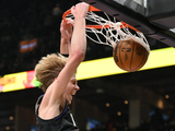 突然发力！迪克从天而降补扣接巴雷特2+1 猛龙一波11-0拉开分差
