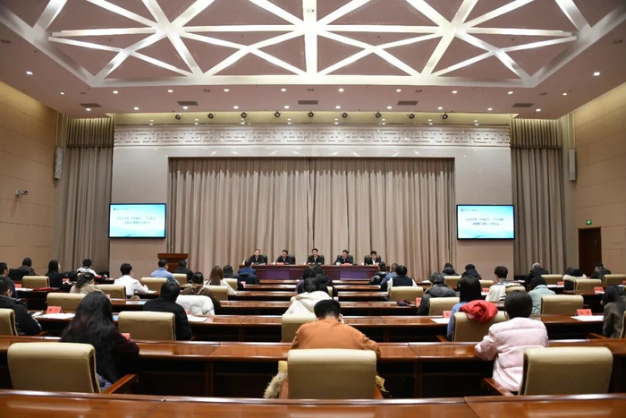2月4日，包头市举行首批“科技副总”“产业教授”成果展示暨第二批聘任会
