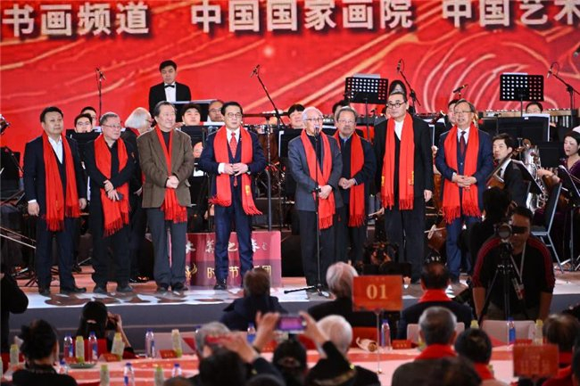 从左到右依次为:潘义奎、张显、杨晓阳、徐里、靳尚谊、冯远、刘万鸣、王平向全国观众送上诚挚的新春问候