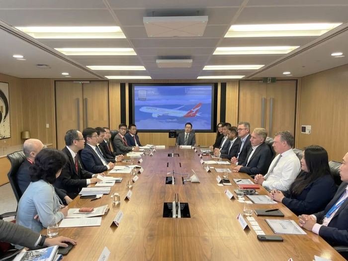 △与澳洲航空公司举行会谈