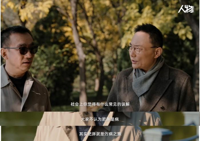 图：罗振宇与孟化交流