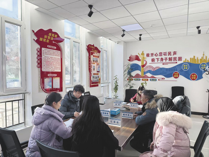 综治中心联合司法所开展矛盾纠纷化解。