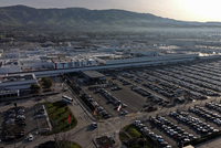 特斯拉转型，“擎天柱链”倚重中国？马斯克：未来营收规模或可达10万亿美元