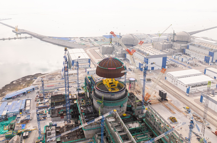 漳州核电3号机组内穹顶吊装成功。