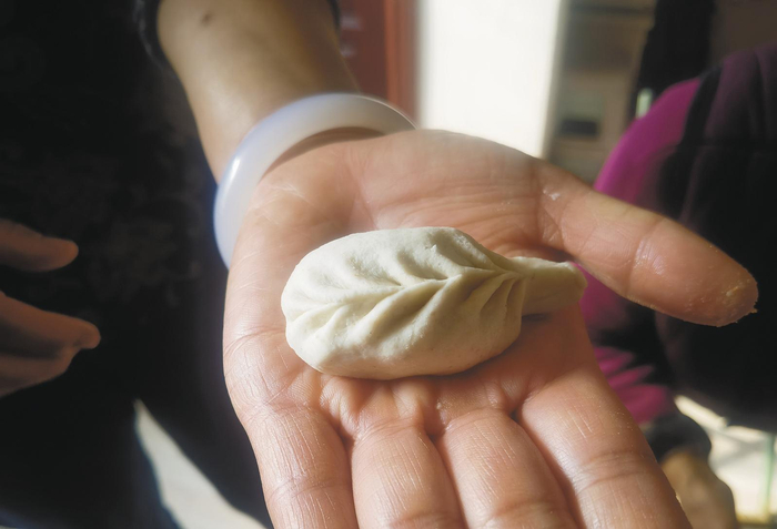     年夜饭中的主角。                                         王十梅  摄