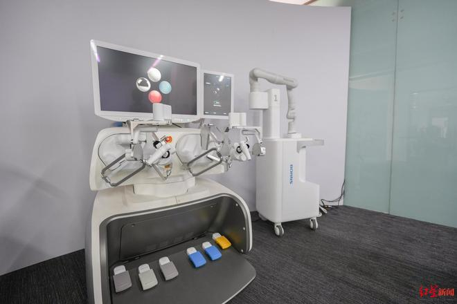 ▲成都博恩思医学机器人有限公司研发的手术机器人