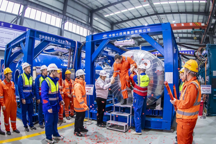 2月6日，饱和潜水作业人员顺利出舱。通讯员供图