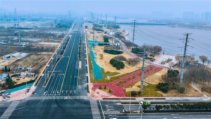 去年11月底，华安路（绿城路—开德路）打通。本报全媒体记者 王延辉 摄