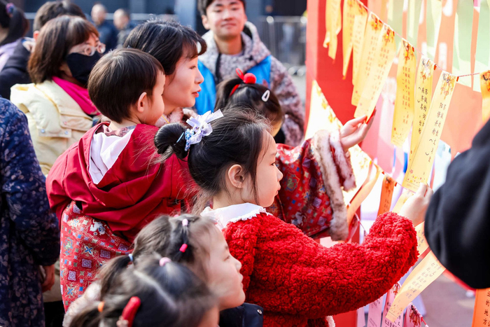 猜灯谜活动。受访者供图