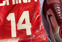 李弘权晒男篮集训发放装备：14号球衣+Kobe 5+文班代言款GT Cut 4