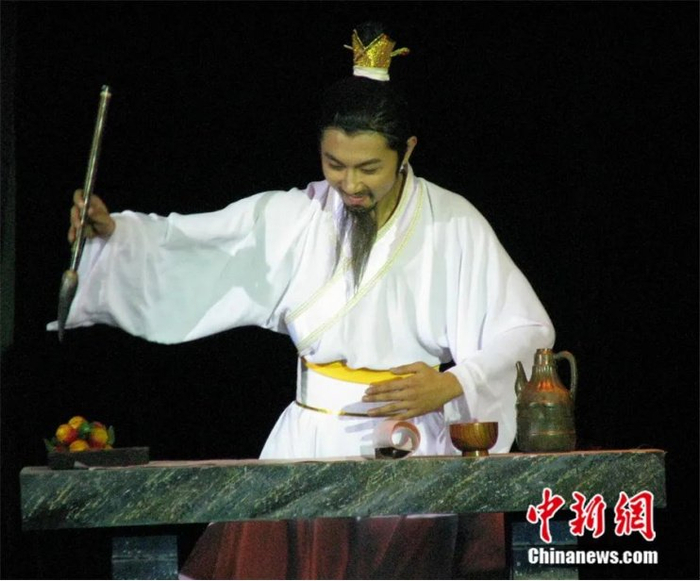 历史剧中的苏东坡形象。中新社记者 宋秀杰 摄