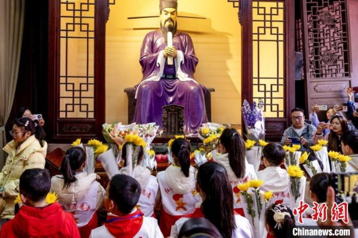 三苏祠寿苏会资料图。侯建明摄