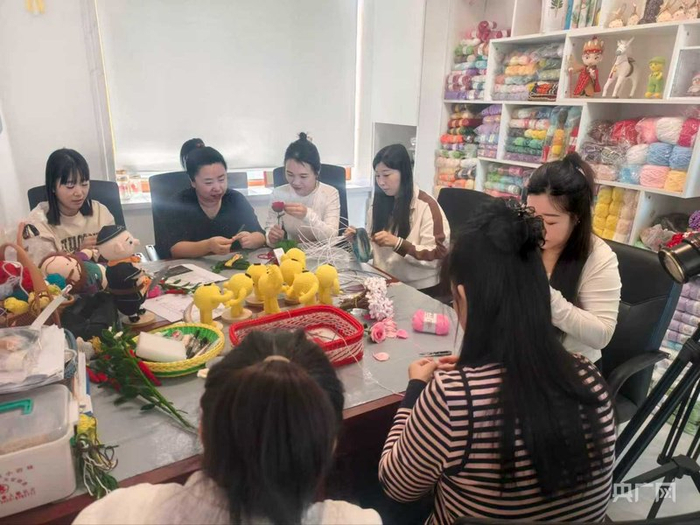 为留守妇女开展技能培训（央广网发  海伦市委宣传部供图）