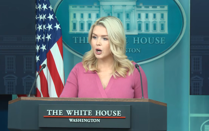 △當地時間2月5日，美國白宮新聞秘書萊維特在簡報會上