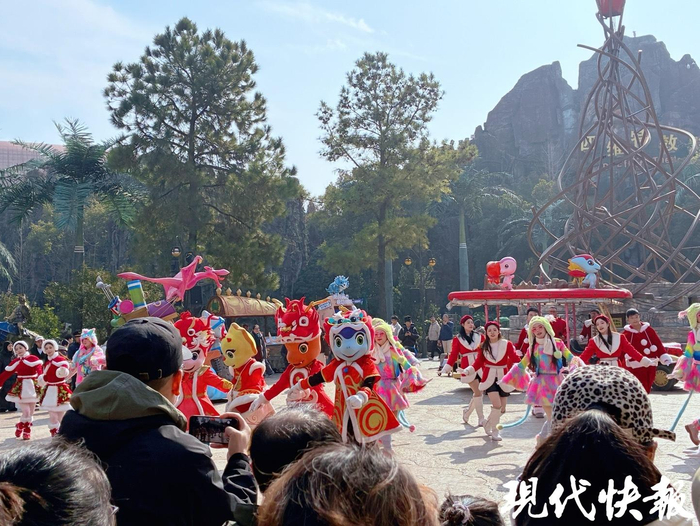 小巡游吸引众多游客