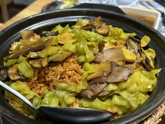 牛肝菌焖饭。普娅鑫 摄