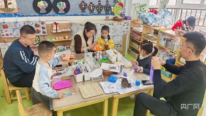 皋兰县一幼儿园举办体验式家长开放日活动（央广网记者  魏晋雪  摄）