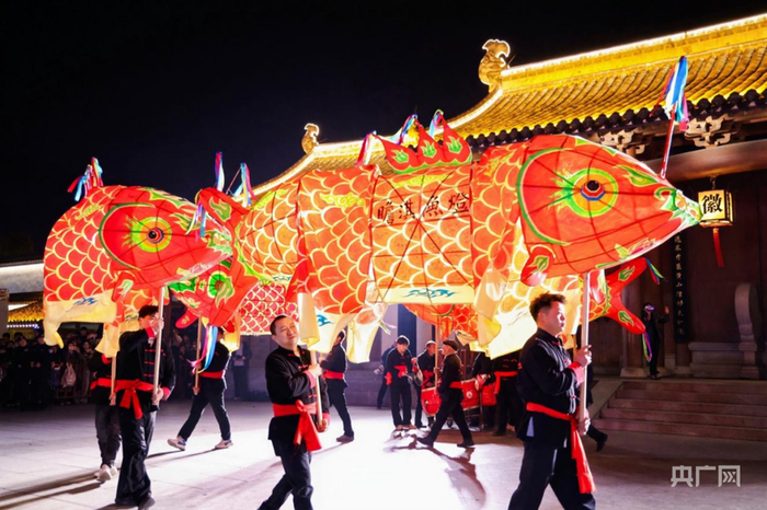 民俗巡游（央广网发  歙县县委宣传部供图）