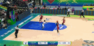 乘胜追击！盖伊追身三分命中 率队轰出13-2攻击波打停北控