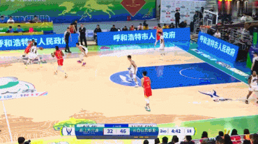 就自己干！塔克突破三人单臂再炸扣&同样角度再突超远拉杆上篮