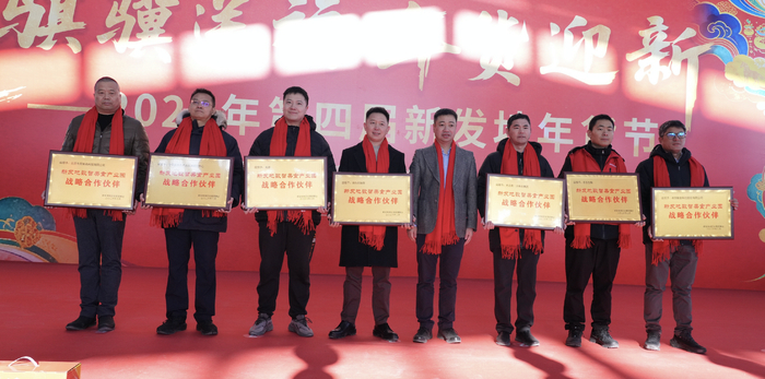 图为新发地年货节现场。​