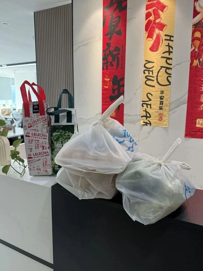 ▲吕口口和同事买的鸡蛋。图 / 讲述者提供