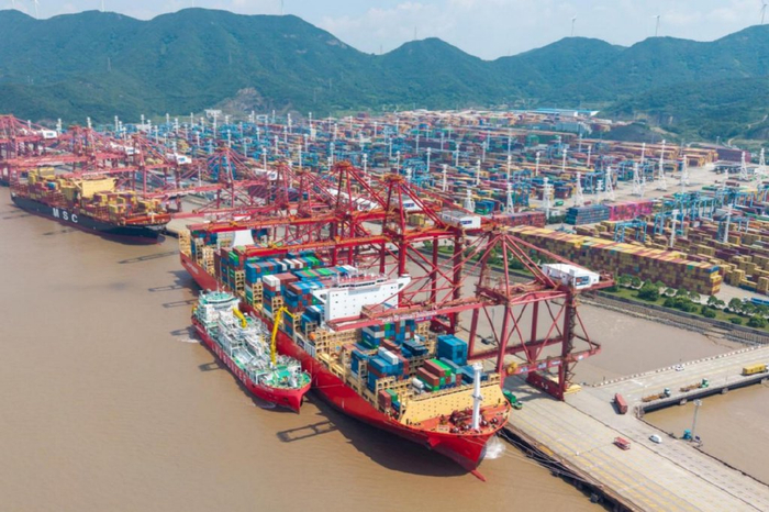 繁忙的宁波舟山港（图｜央视网）