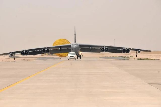 △美国空军的B-52轰炸机