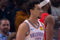 迎来首秀！首节最后1分钟 雷霆新援麦凯恩替补登场