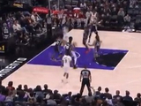 冲击内线！哈登持球右路强攻 倚住防守上篮打中