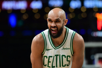 内外开花！德里克·怀特半场12中6砍全队最高17分 三分8中3