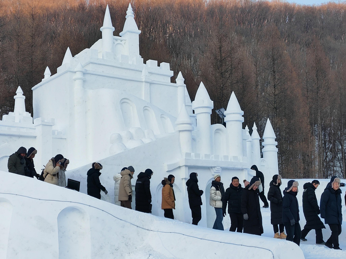 新完工的雪山城堡。王文郁/摄