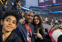 😍NBA最美妻子谁赞成谁反对？霍福德携绝美爱妻观看超级碗