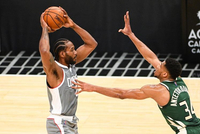 内外线侧翼均需补强但未行动 火箭或许是为了休赛期豪赌字母&amp;小卡