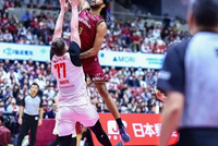 鲁媒：山东男篮第四外援琼斯抵达济南 将接受体检并办理注册手续