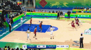 眼花缭乱！塔克突破对抗迪亚洛空着拉杆折叠打进