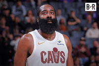 生涯第6队！美媒晒骑士首秀照：哈登能驾驭任何球衣 毫无违和感