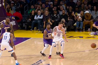 夺回球权！斯玛特身后捅掉哈滕接球出界 湖人再次挑战成功