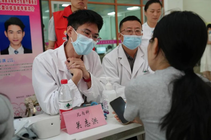 2025年关志洪作为博医团志愿者在山东菏泽开展义诊