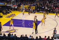 平赛季得分纪录！文班亚马接球无视范德彪防守命中三分 个人40分