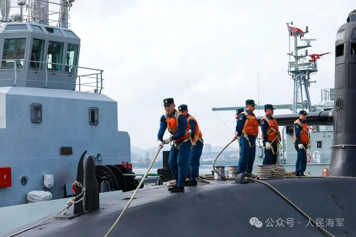 ▲官兵离码头解缆