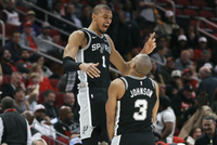 马刺上半场爆砍84分 队史第二高&amp;仅次于1984年的87分