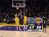 再补一刀！科内特压哨补篮得分 马刺首节47-30领先湖人